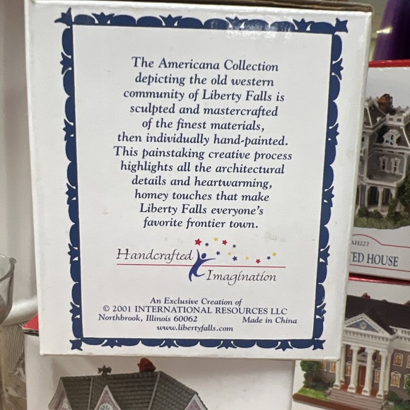 Sinclair Carriage House Liberty Falls Collection Miniature (1773) - Picture 2 of 5